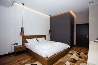 Отель Eleven Hotel and Hall Алматы Люкс с кроватью размера «king-size»-5